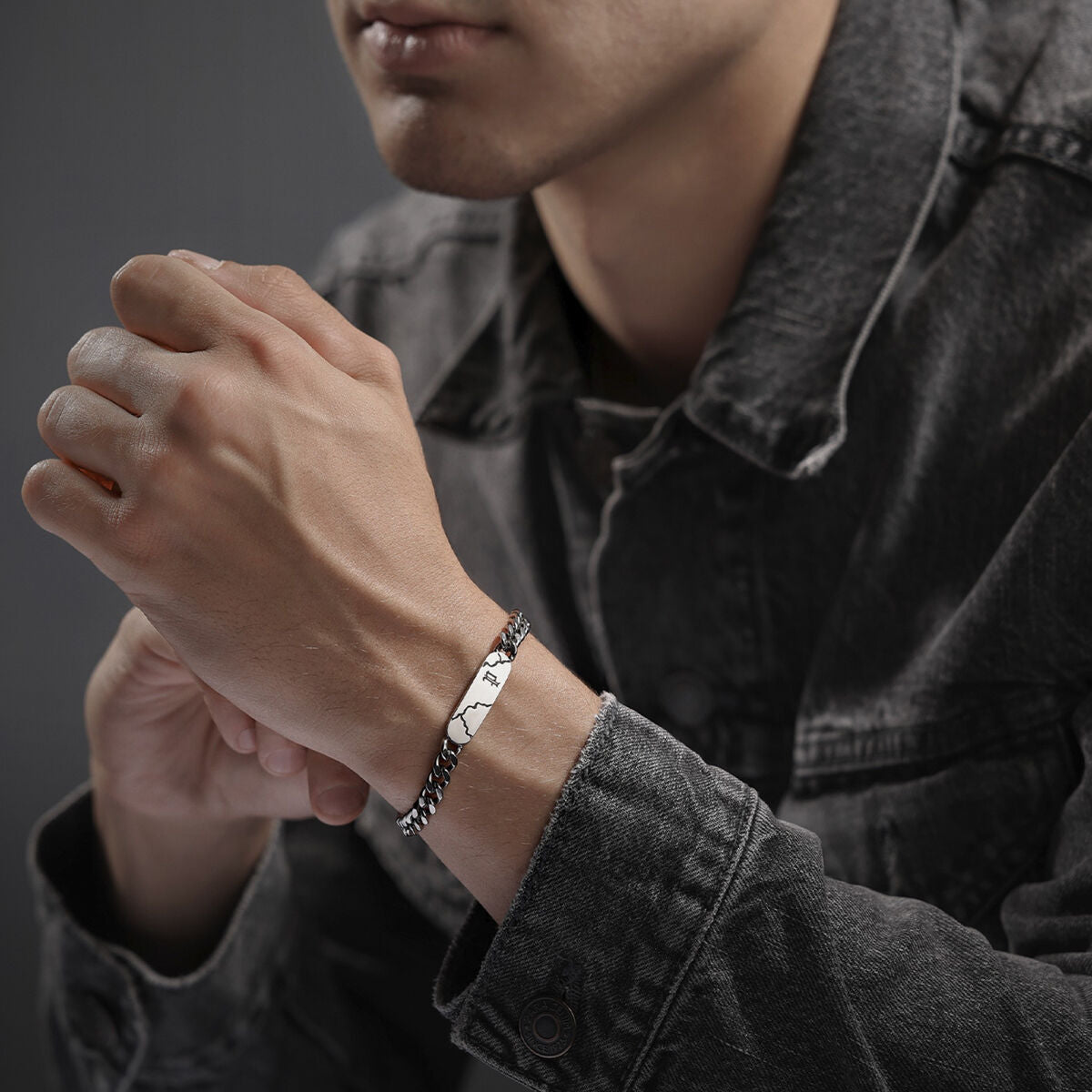 V2H6B13281A9733E6479F54EF565D0FBEDCR7018303P4