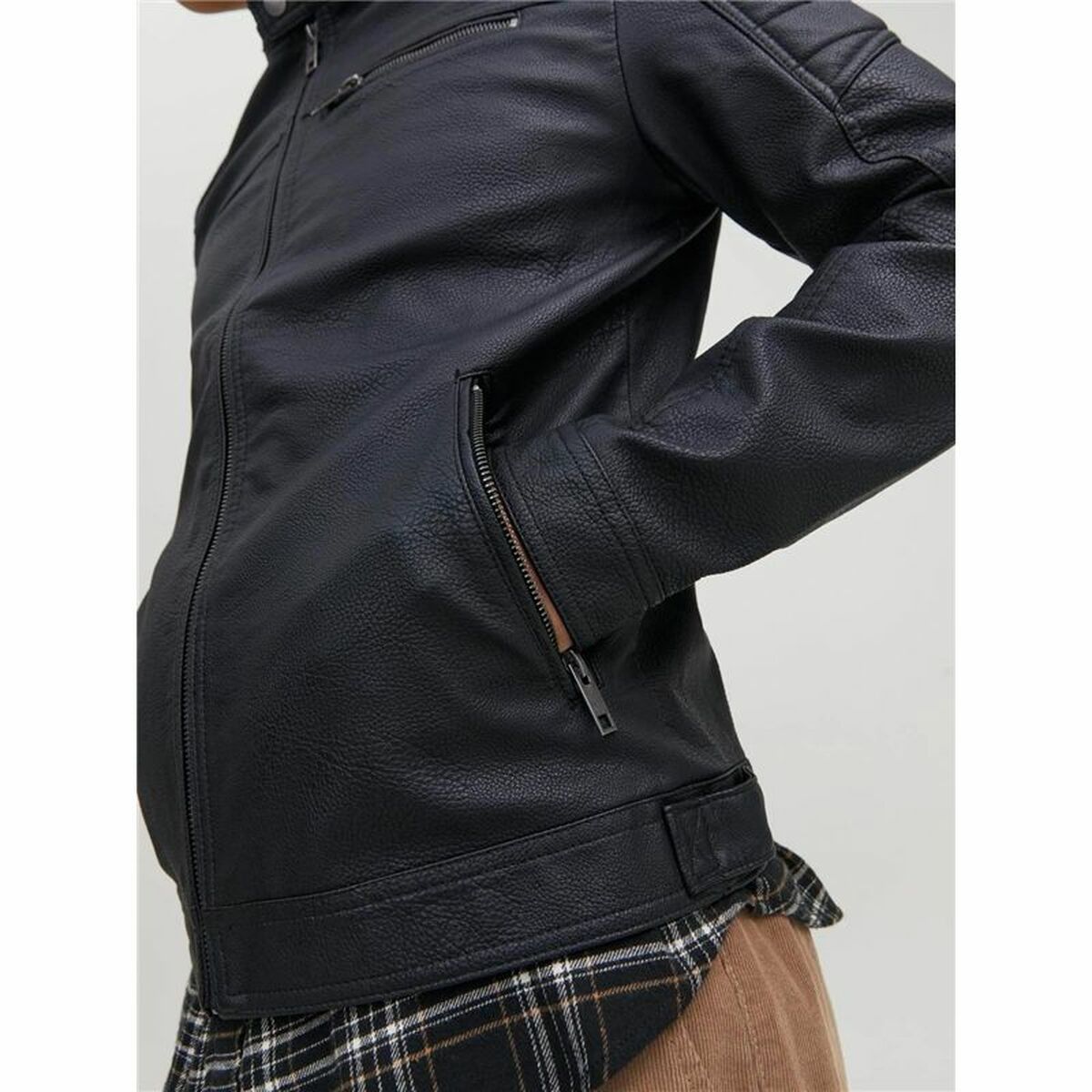 V3H678E8536705A620D9B6CE787F5907B51R6175601P4