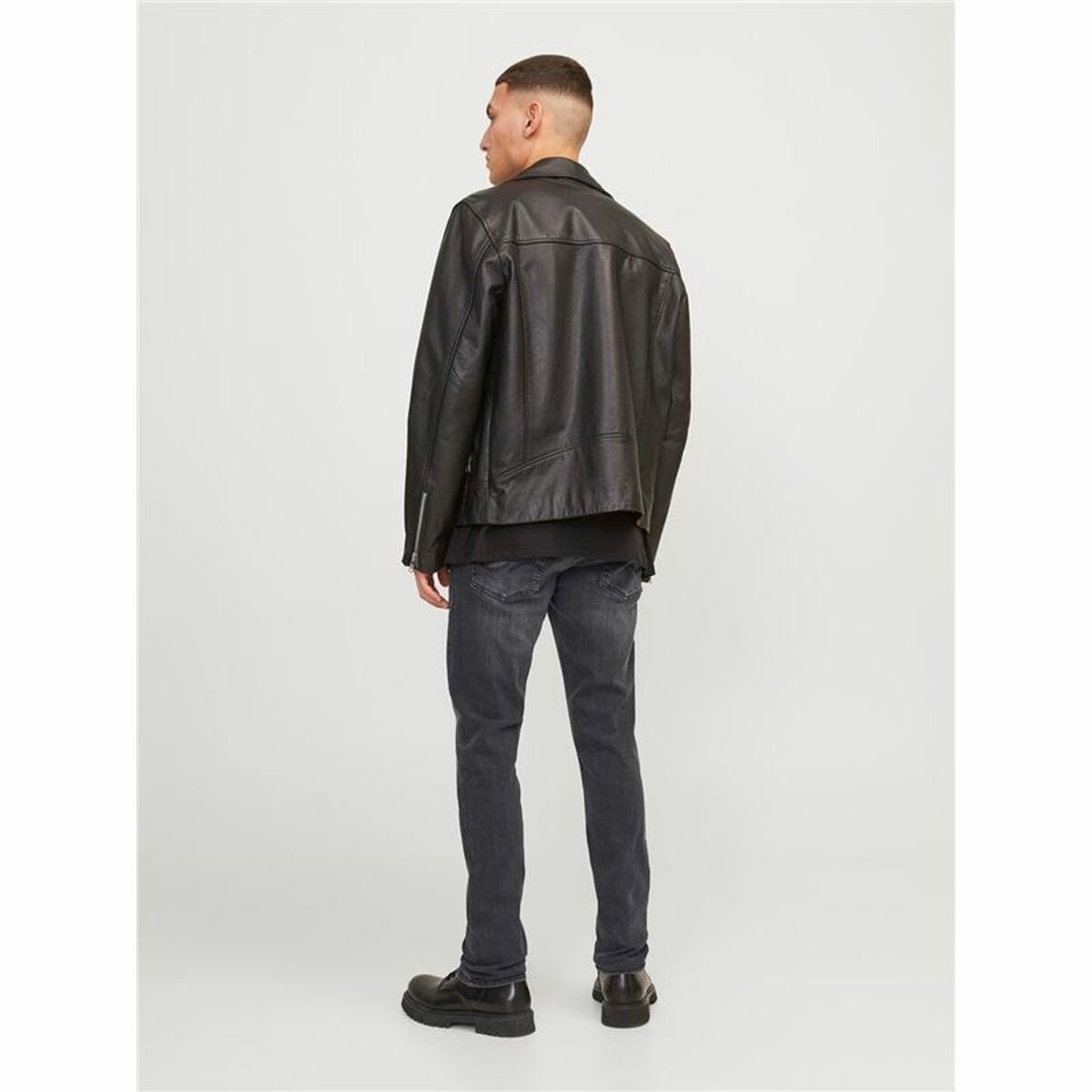 V3H243477F388F1936E64F540A051C44054R5681969P3