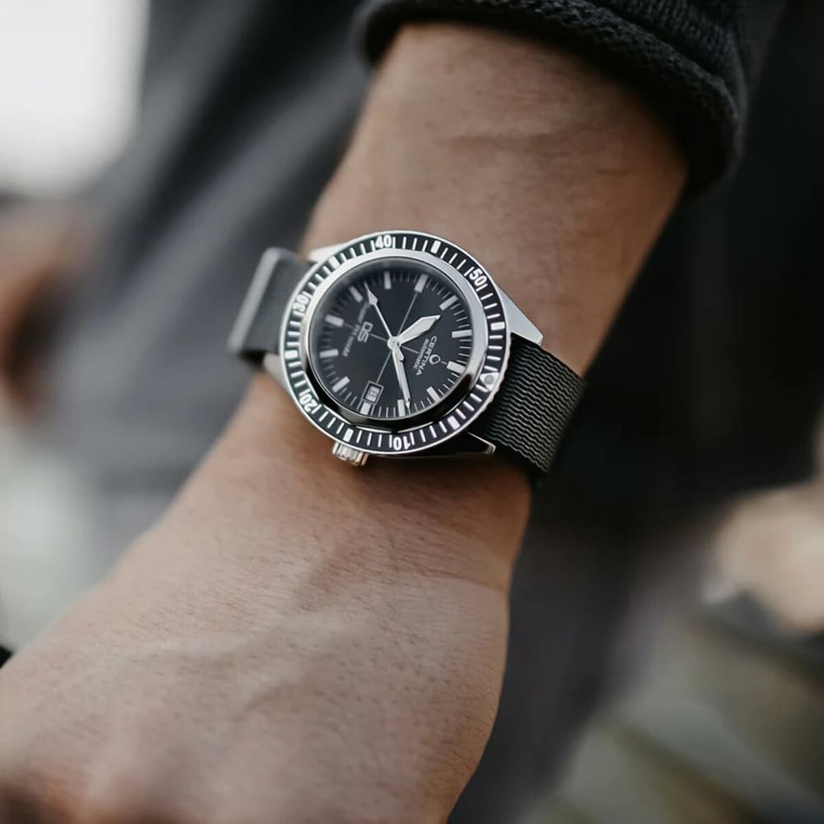 V3H8FE8DB832E0595284F29540A039F257CR6643909P6