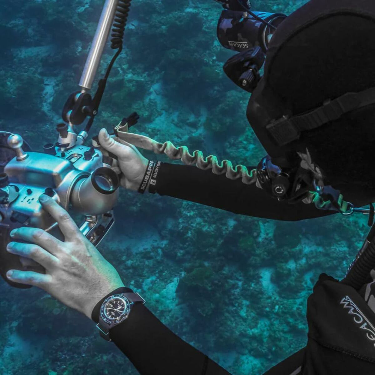 V3H96FD703069225A27DA5678BBCA7FDD49R6643914P8