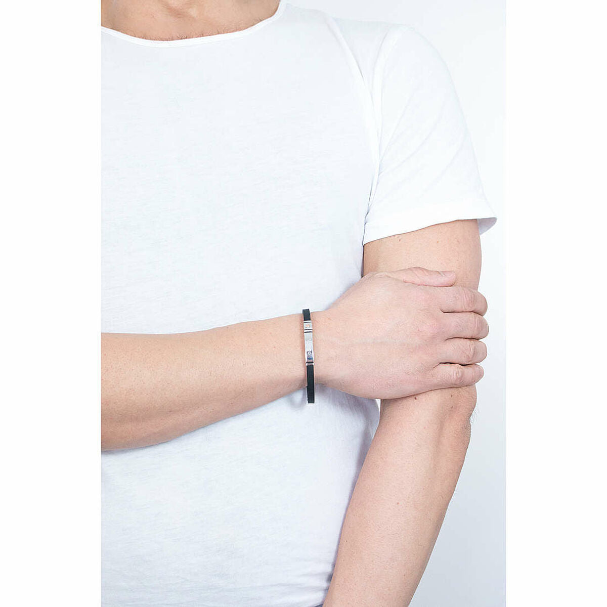 V5H5C4F56B99E17BE25ABF33EC640CB7C2FR3101633P2