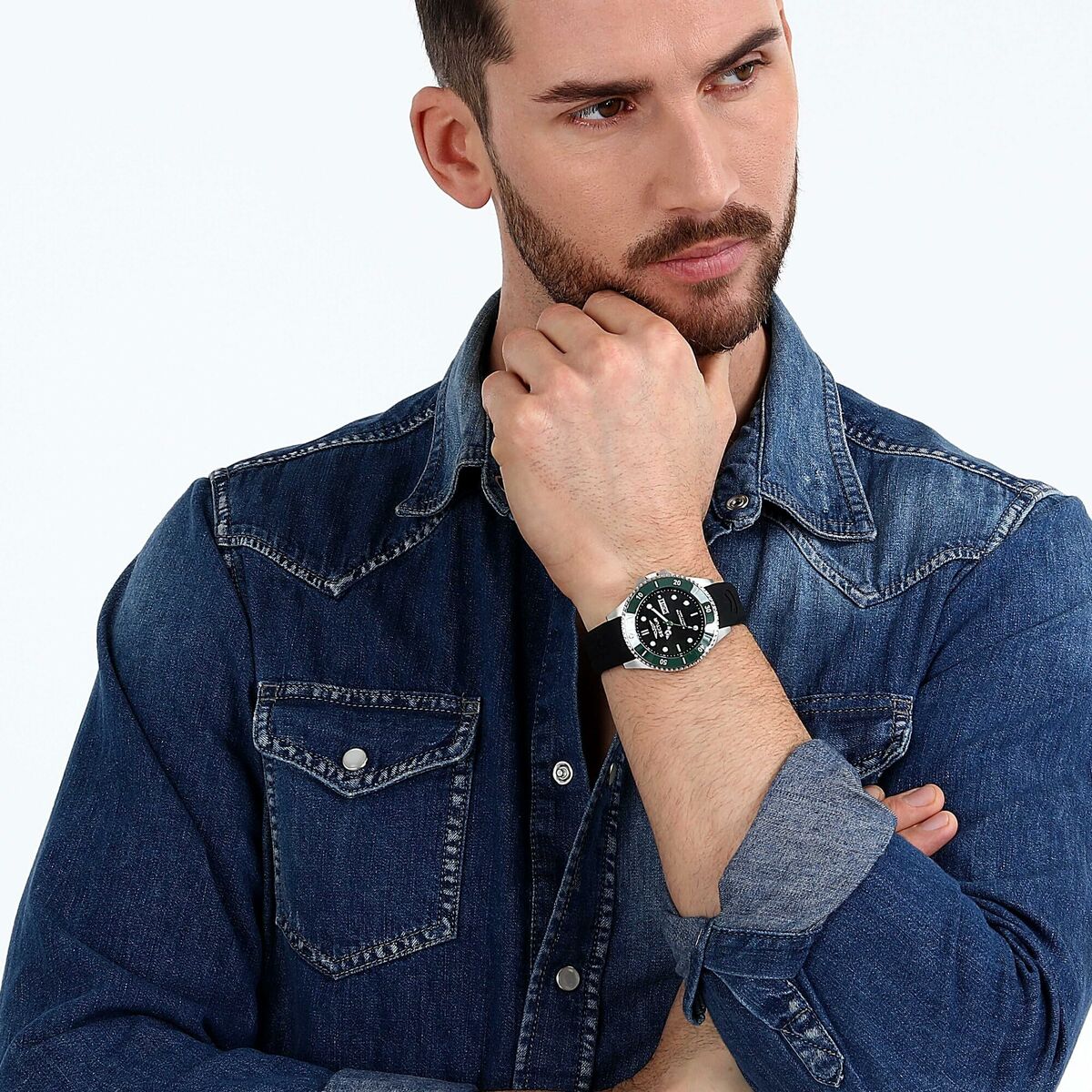 V2HBB5D8B43346376DF21C3253E9D877BEBR6995161P5